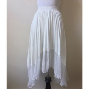 HOLIDAY PICK 𓍯𓂃 White Pleated Skirt